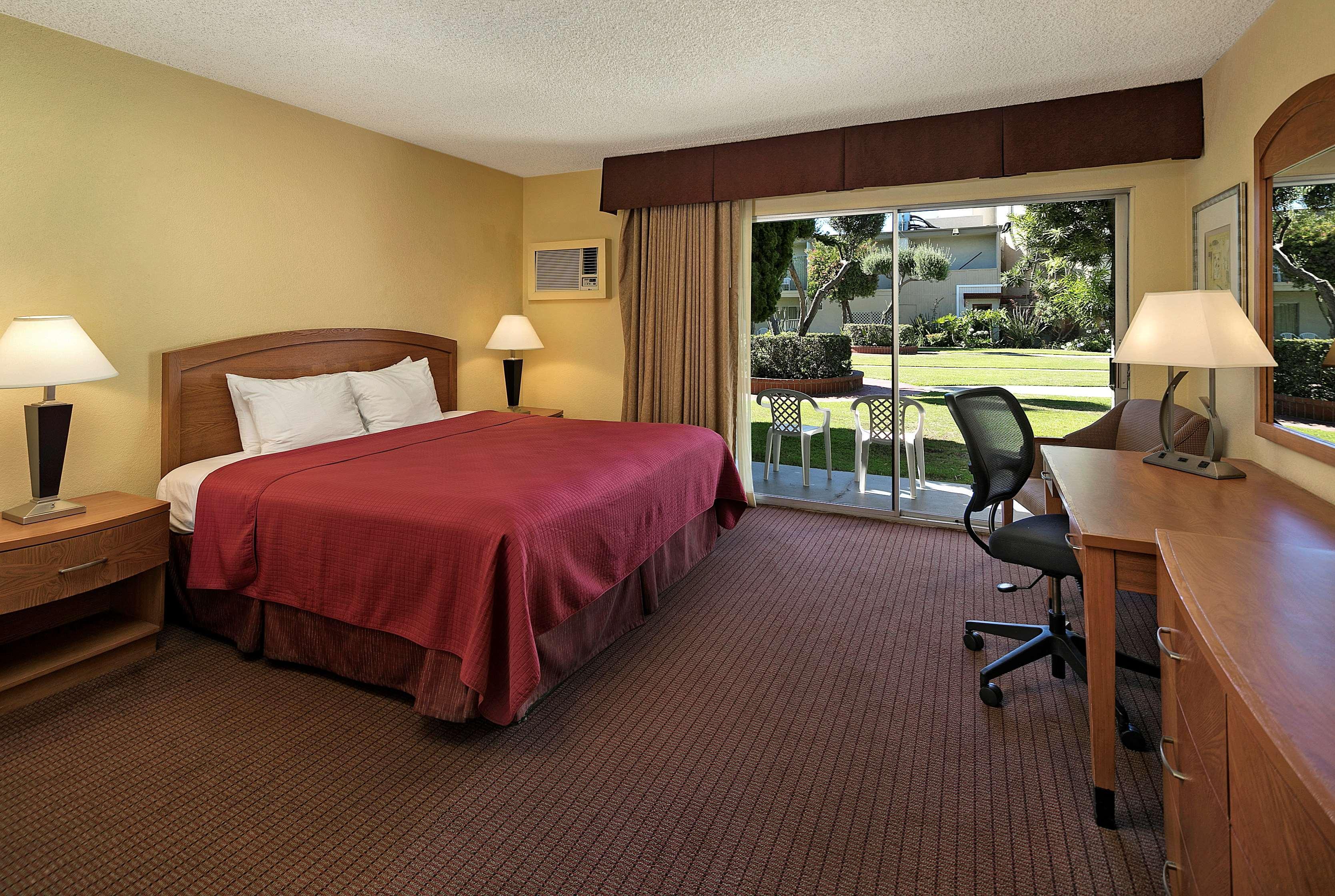 Best Western Golden Sails Hotel Long Beach Exterior photo