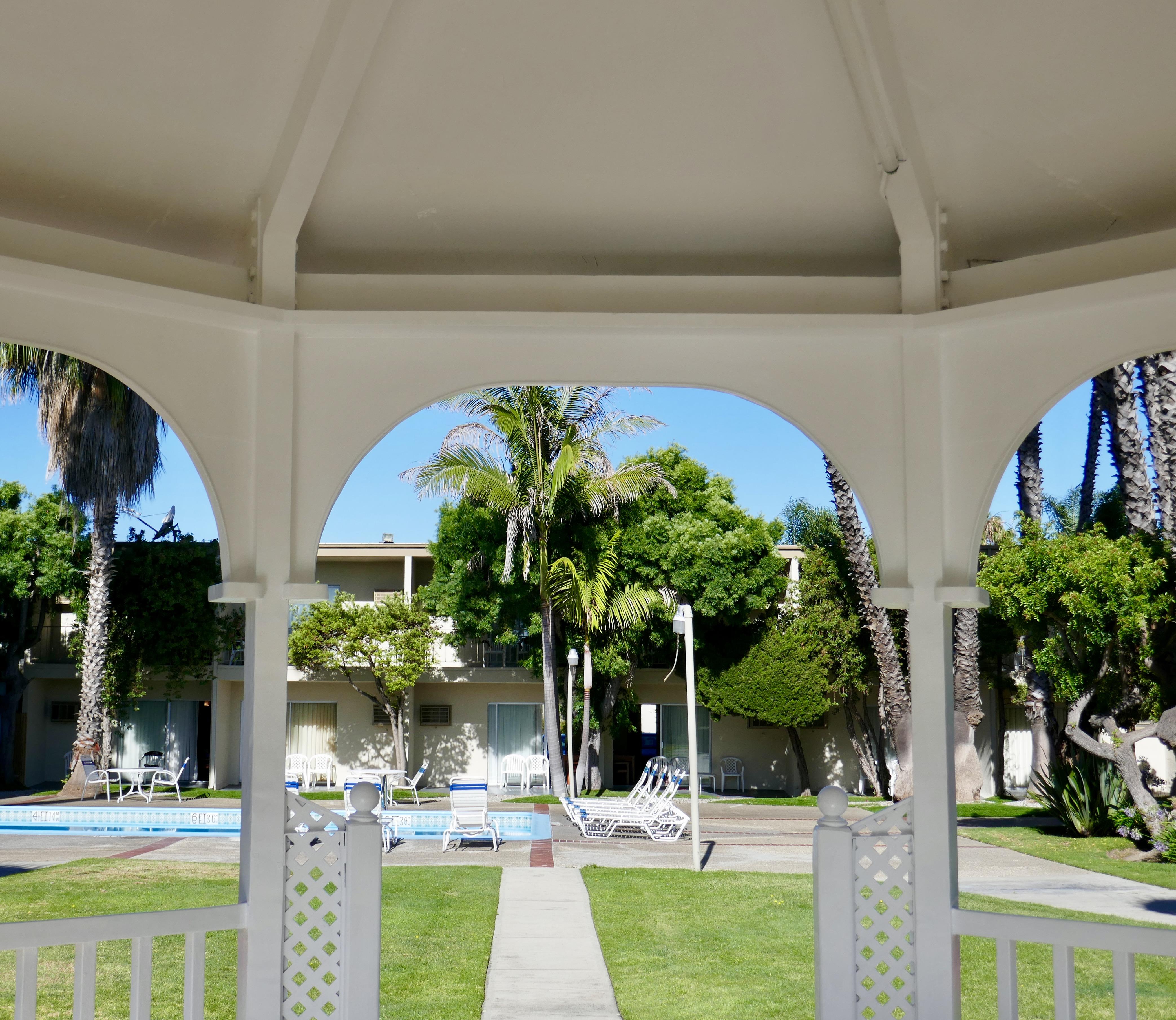 Best Western Golden Sails Hotel Long Beach Exterior photo