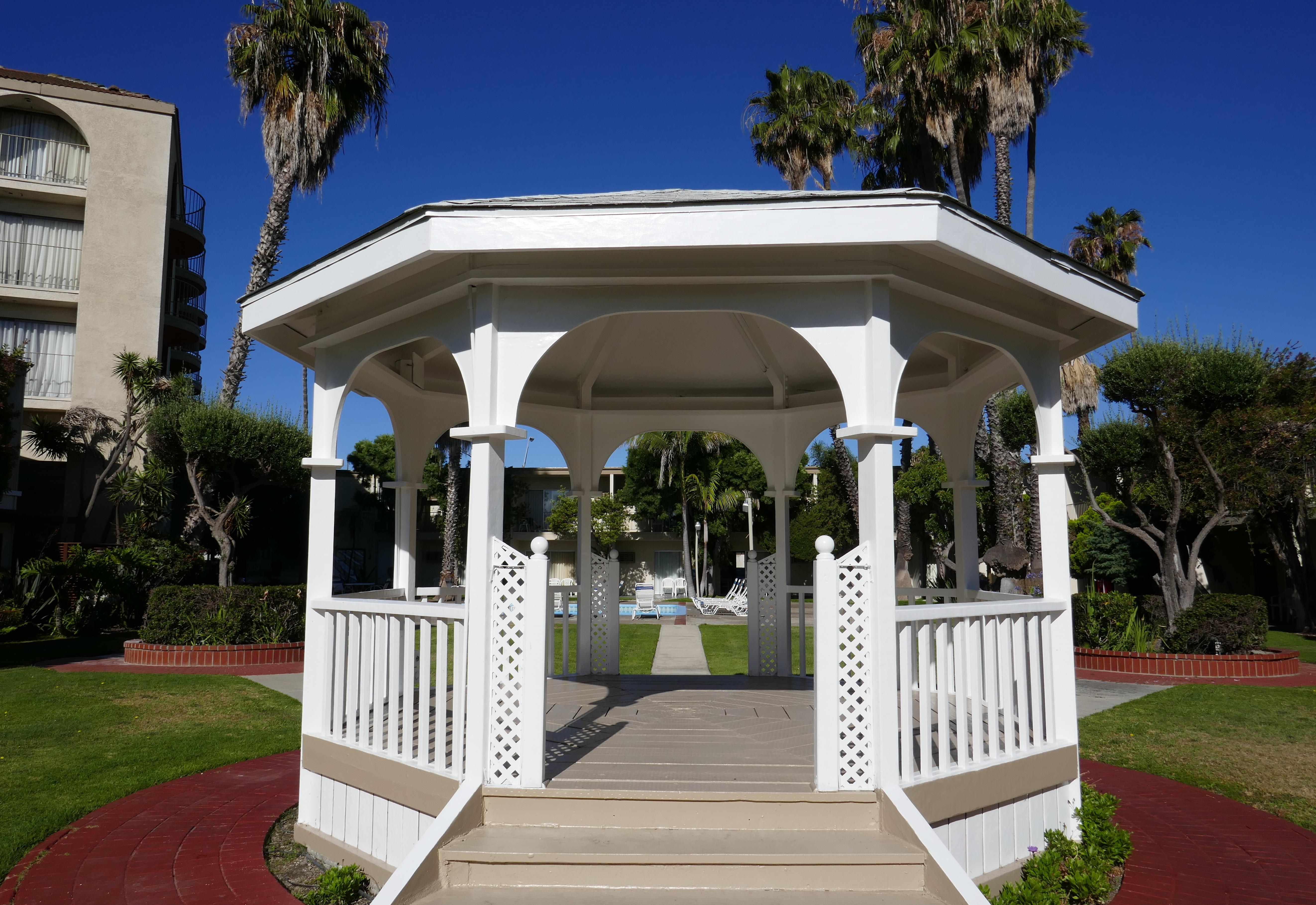 Best Western Golden Sails Hotel Long Beach Exterior photo
